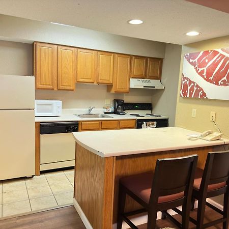 Hawthorn Extended Stay By Wyndham Вічіта Екстер'єр фото