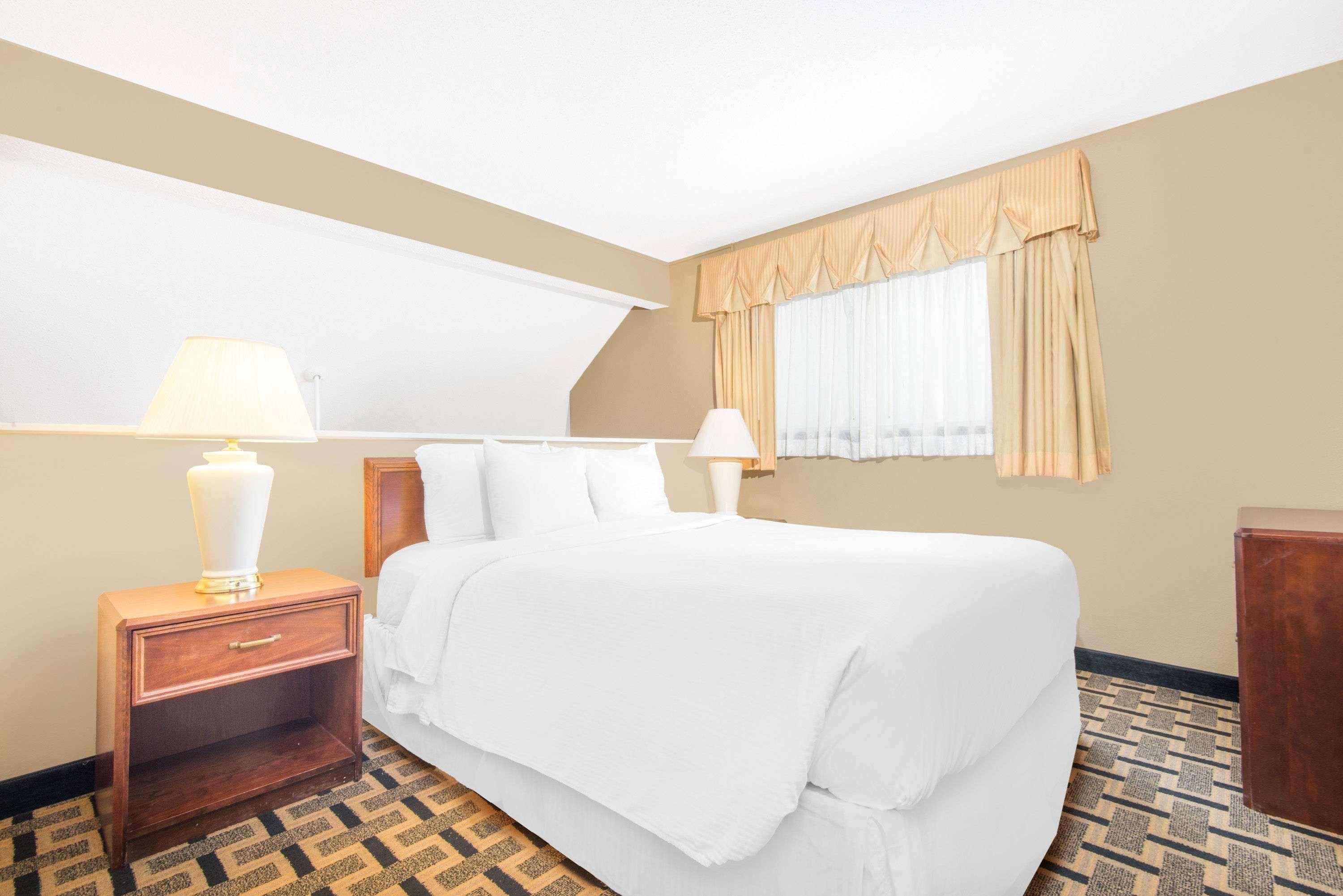 Hawthorn Extended Stay By Wyndham Вічіта Екстер'єр фото