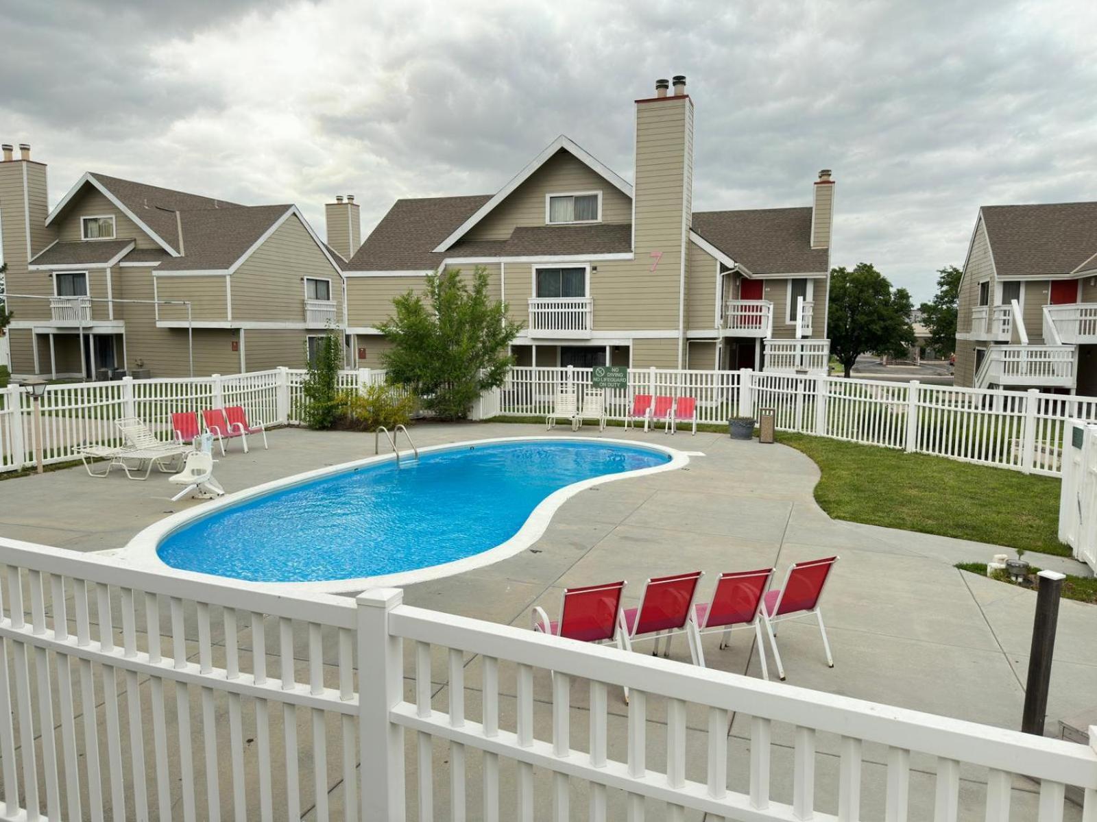 Hawthorn Extended Stay By Wyndham Вічіта Екстер'єр фото
